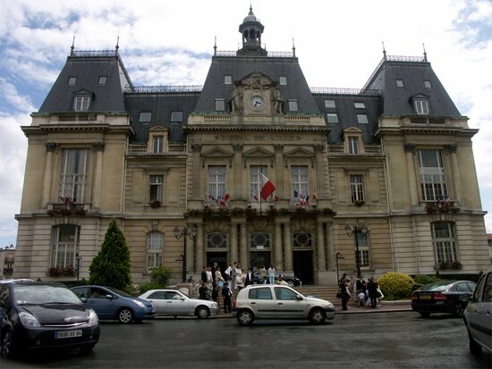 Il veut loger les nôtres avant les autres : soutien au Maire de Saint-Maur des Fossés !